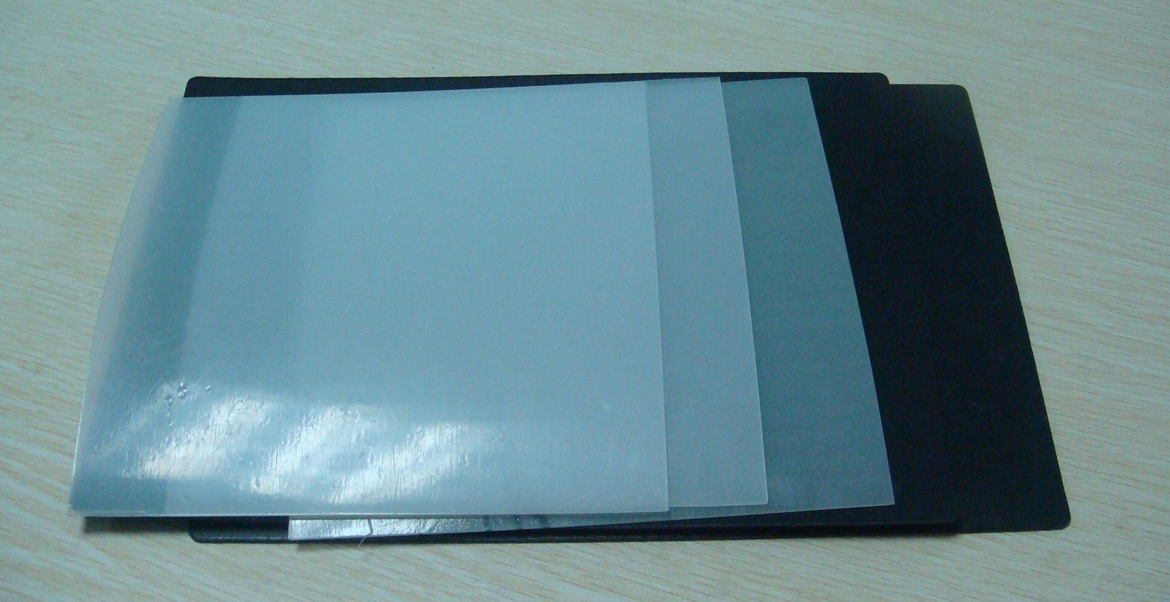 土工膜厚度以頂破時所產(chǎn)生的抗拉強(qiáng)度加以設(shè)計(jì)