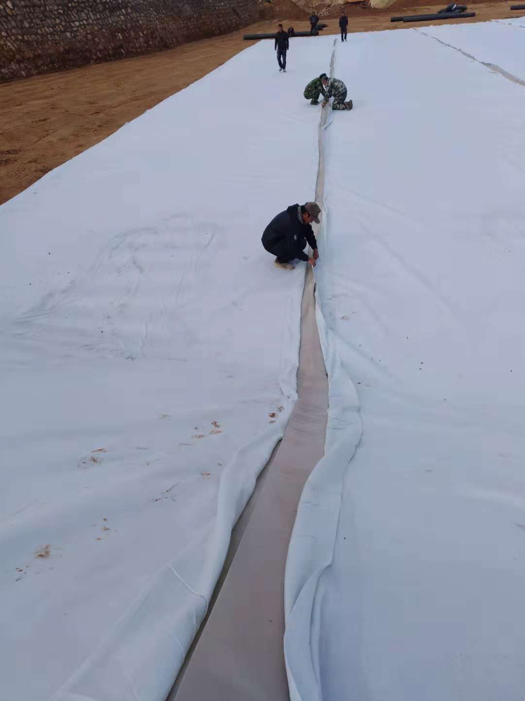 HDPE防滲膜自身缺陷對工程有什么影響?