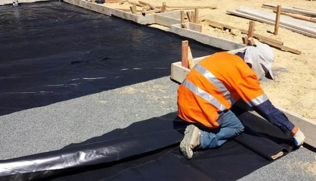 如何用復合土工膜替代傳統粘土心墻?